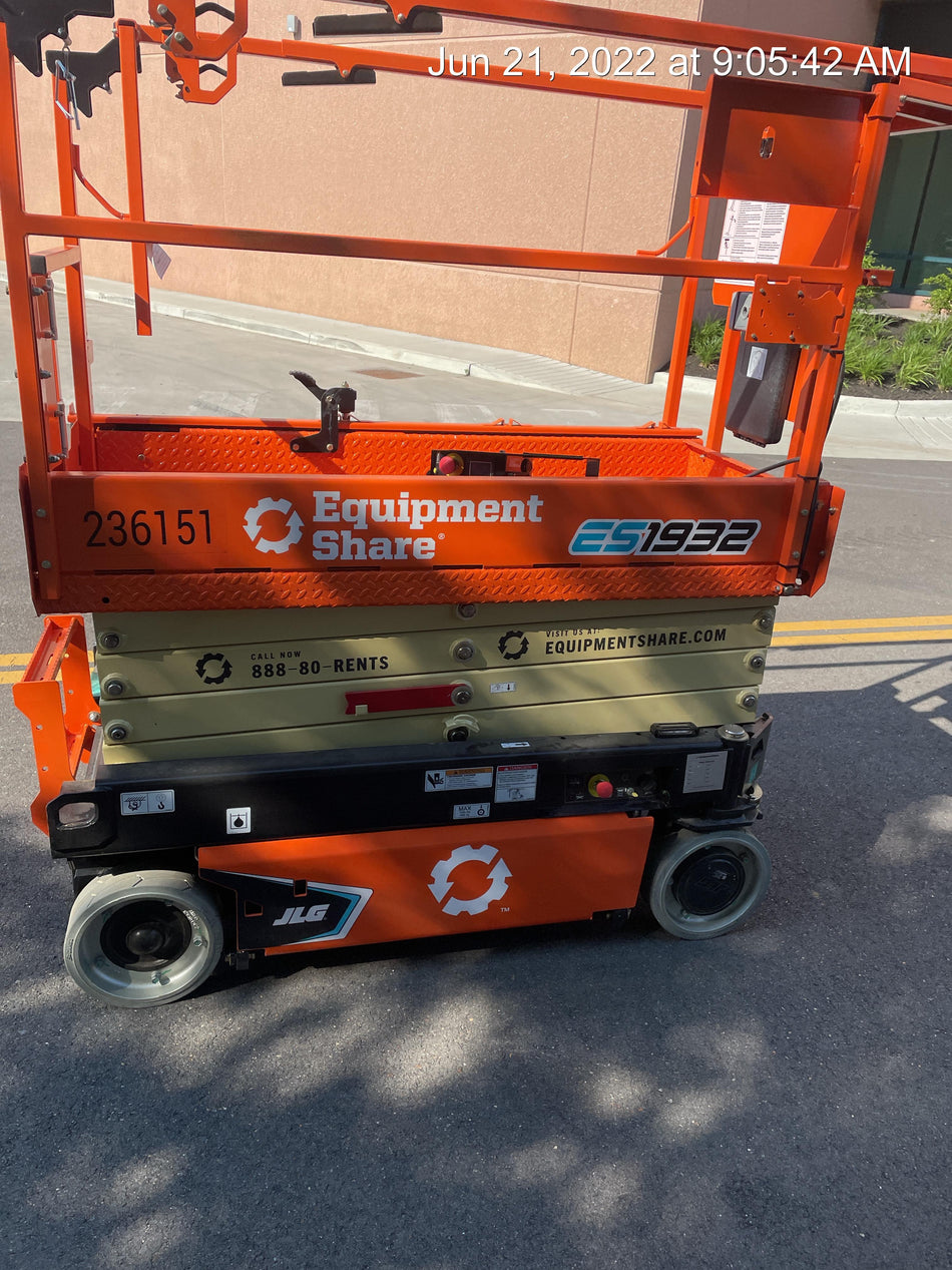 2022 JLG ES1932