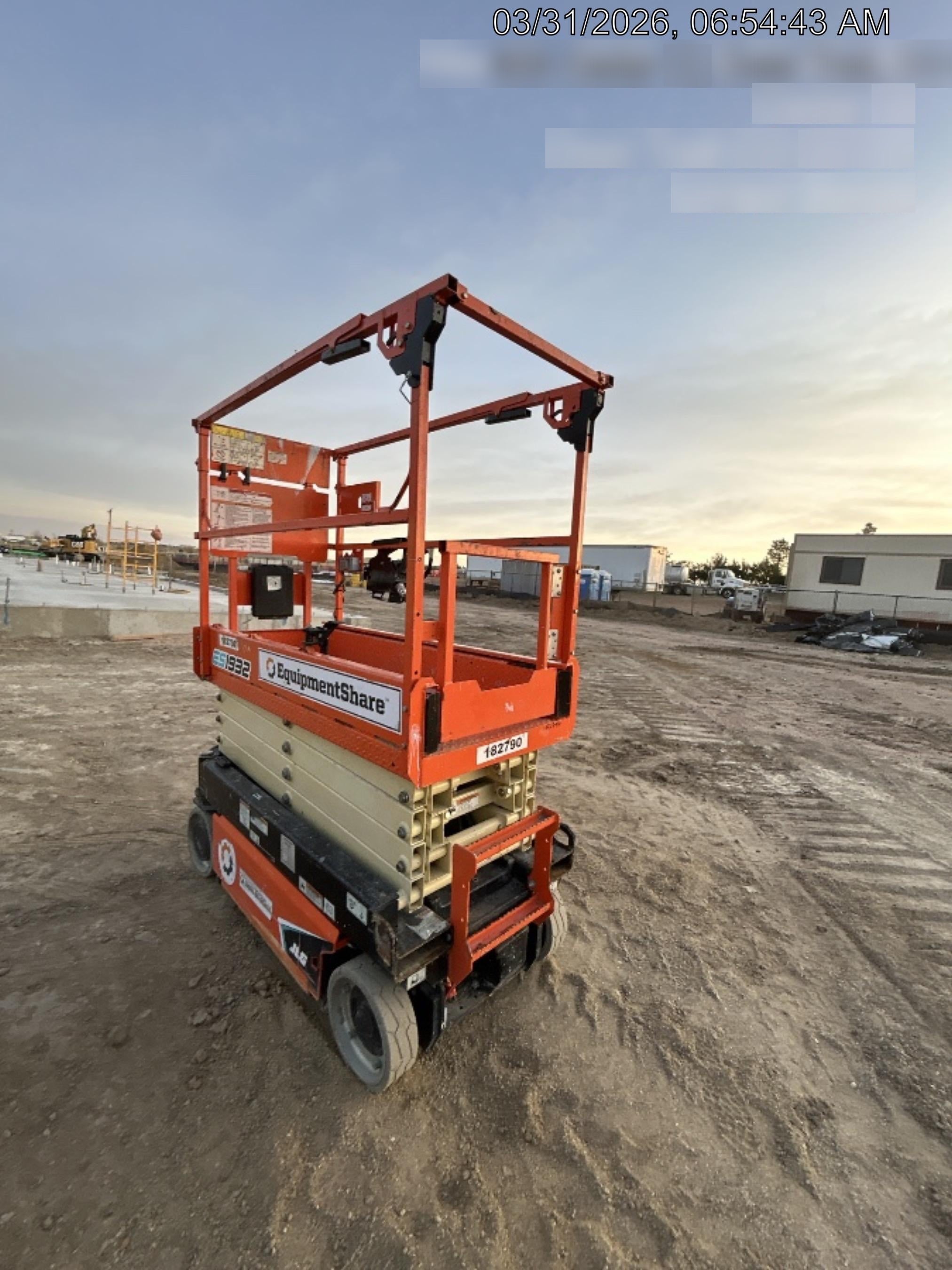 2021 JLG ES1932