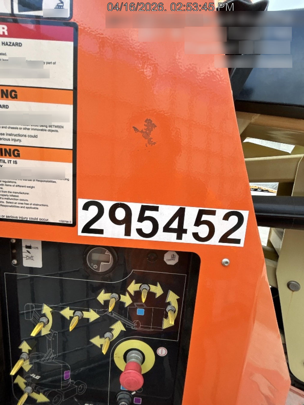 2023 JLG E300AJP