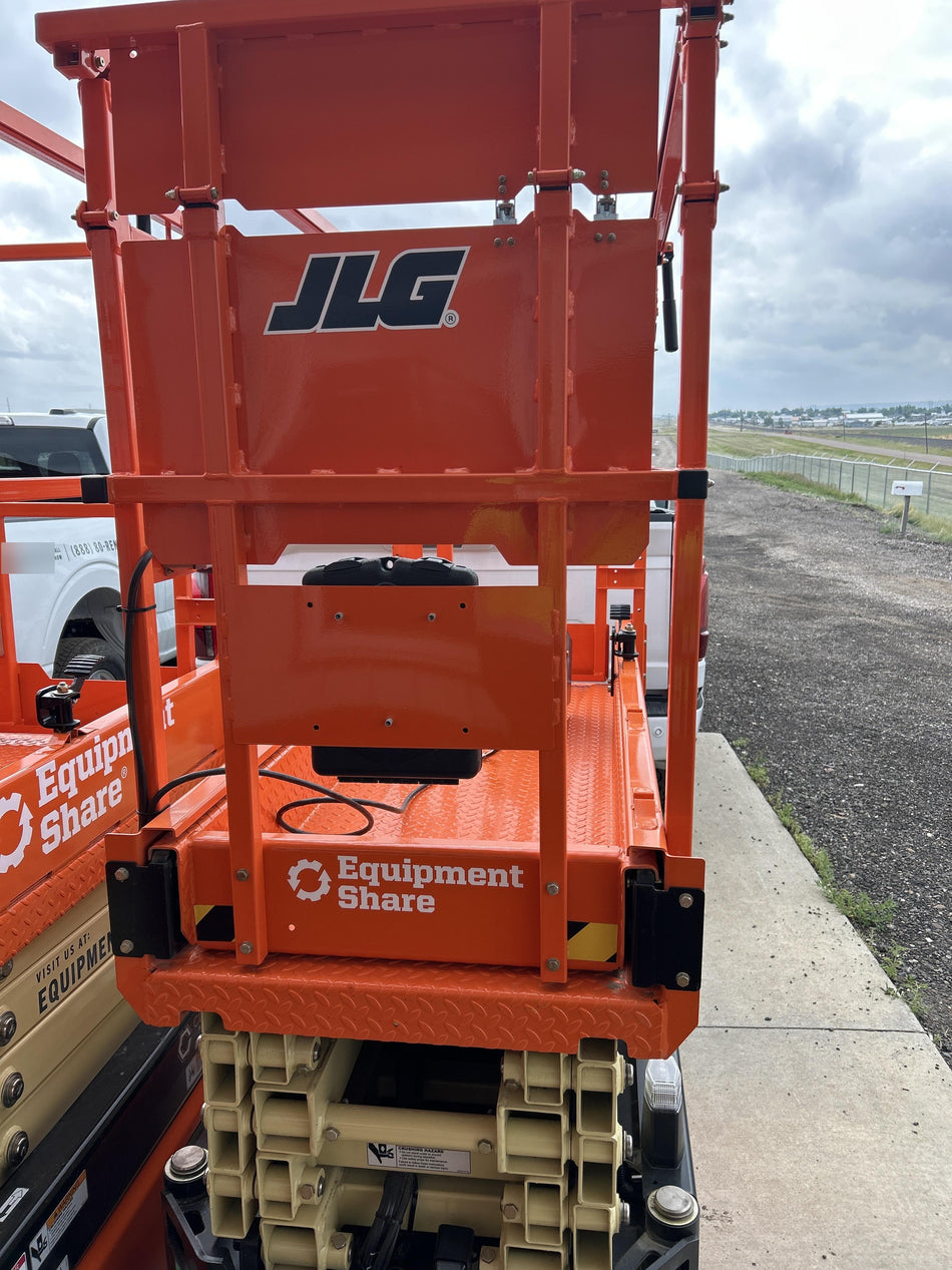 2025 JLG ES1932