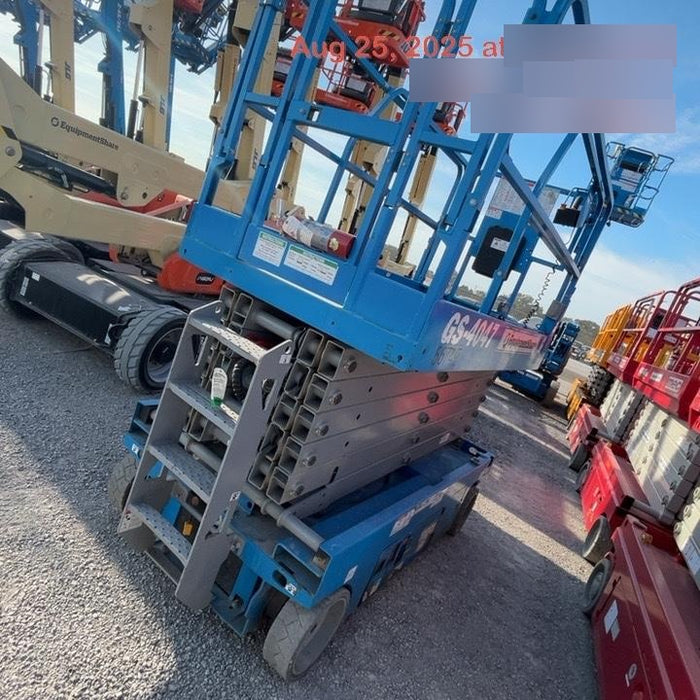 2019 Genie GS-4047 Folding rails with half height swing gate