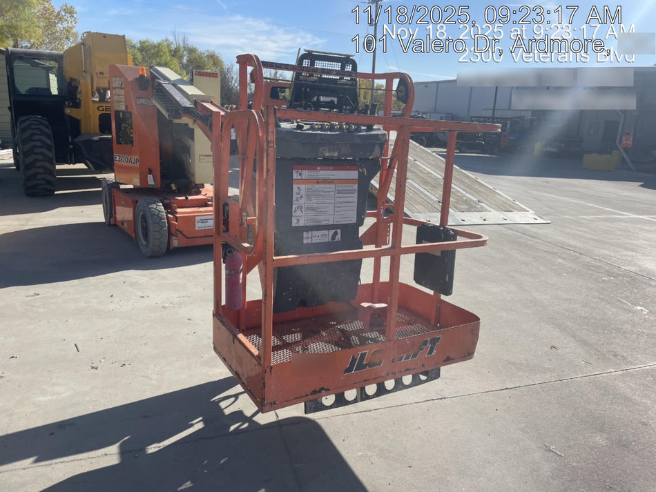 2019 JLG E300AJP