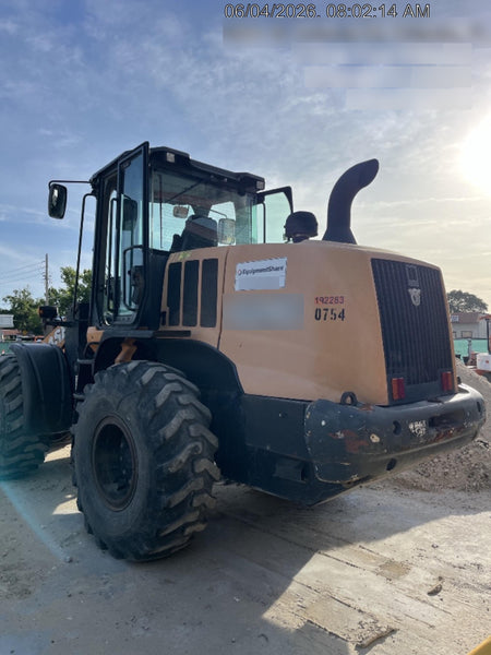 2017 Case 621G CLOSED CAB, JRB 416 STYLE HYD COUPLER