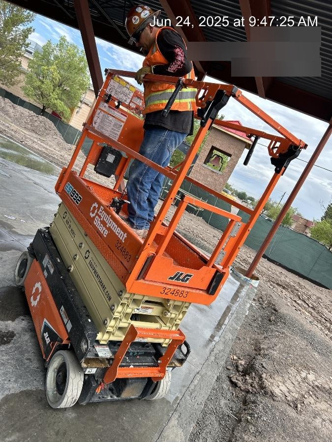 2023 JLG ES1932