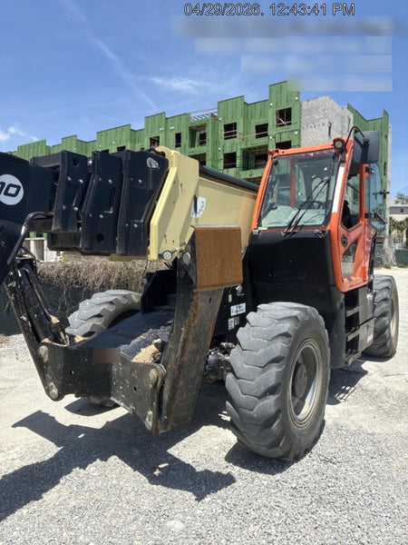 2022 JLG 1075
