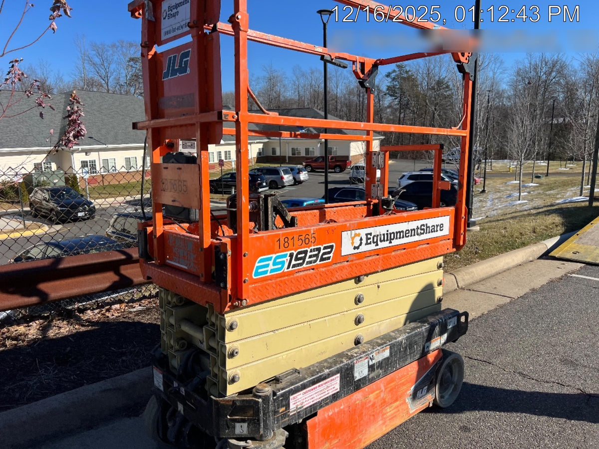 2021 JLG ES1932