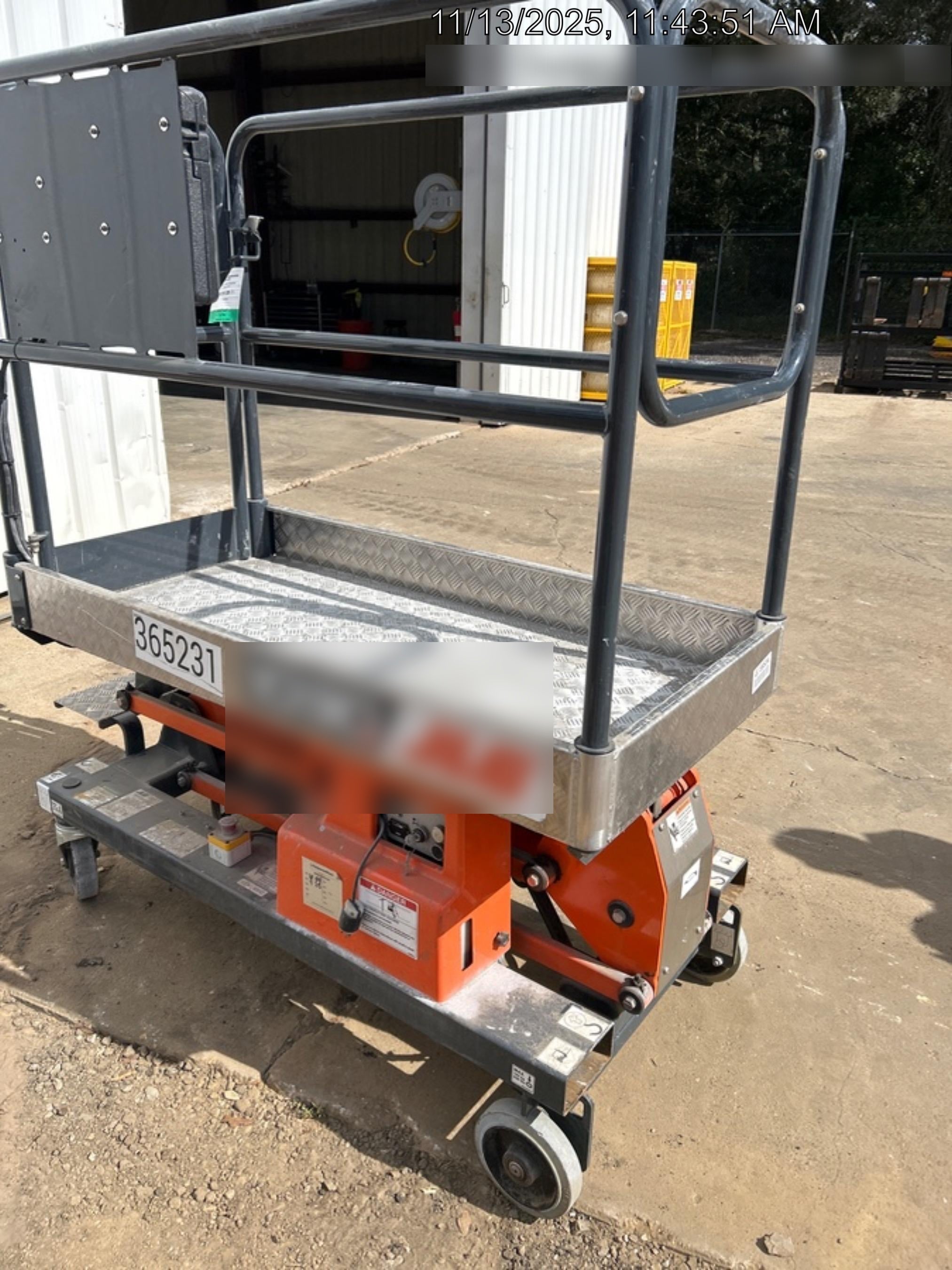2023 JLG 1030P