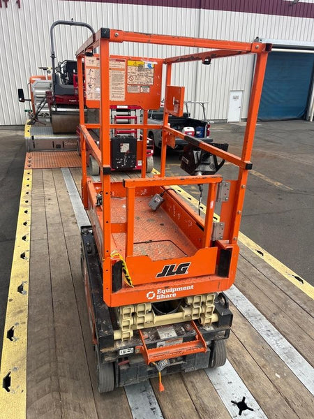 2022 JLG ES1330L