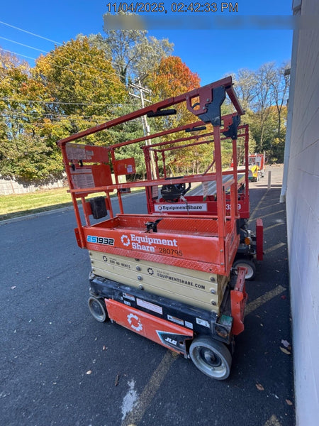 2022 JLG ES1932