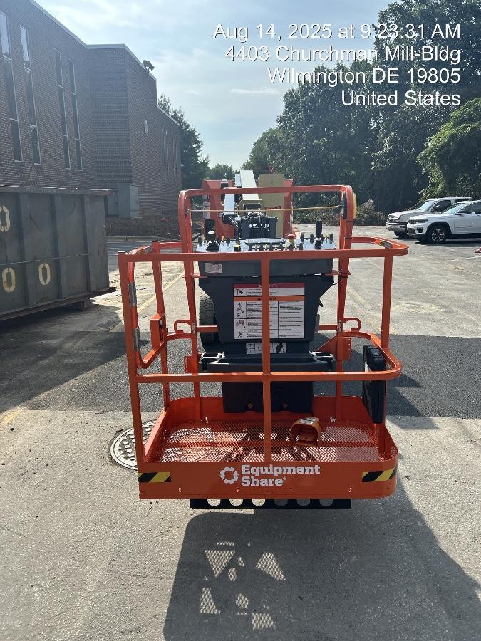 2025 JLG E300AJP