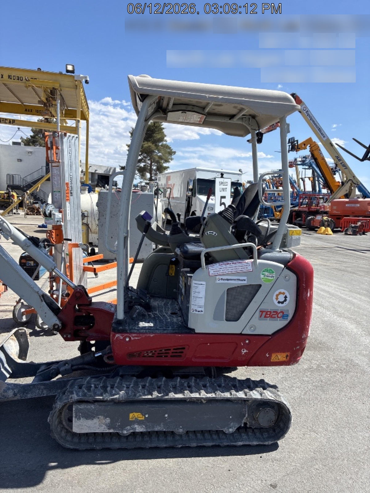 2022 TAKEUCHI TB20e