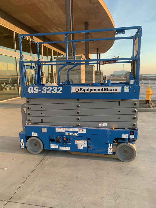 2020 Genie GS-3232 Standard, Folding half height swing gate, 800W Inverter