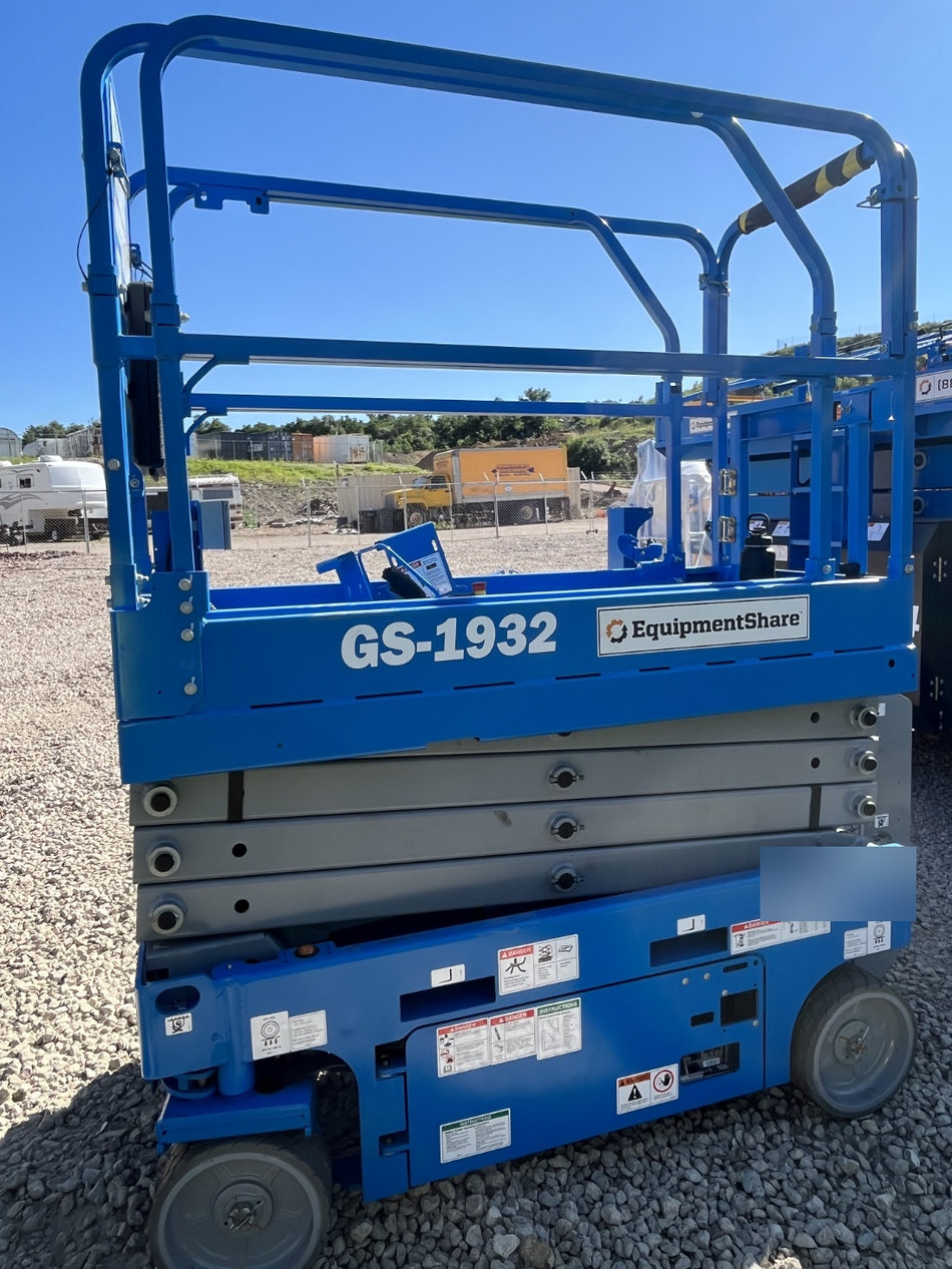 2023 GENIE GS-1932
