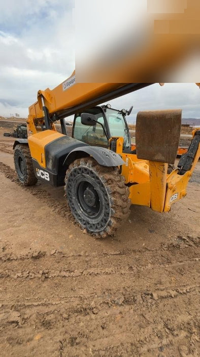 2020 JCB 510-56 Cab/Heat/Air, 74 HP, Solid Tires, STD Worklight, Beacon, Aux Hydraulics, Lifting Eye, Back up Alarm w/66" Carriage/60" Forks