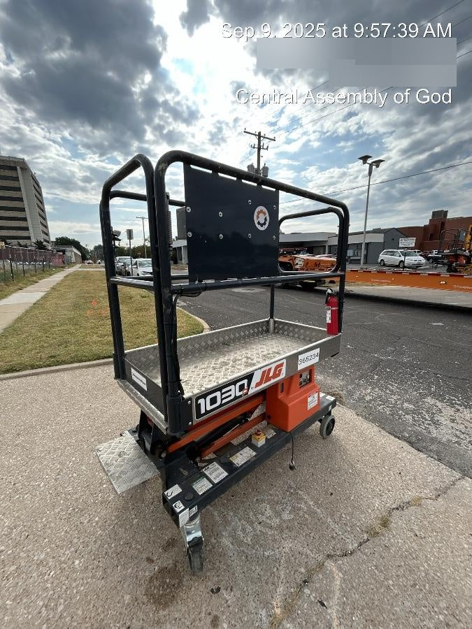 2023 JLG 1030P