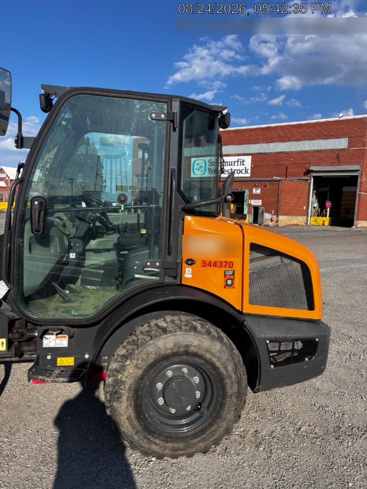 2023 CASE 121F