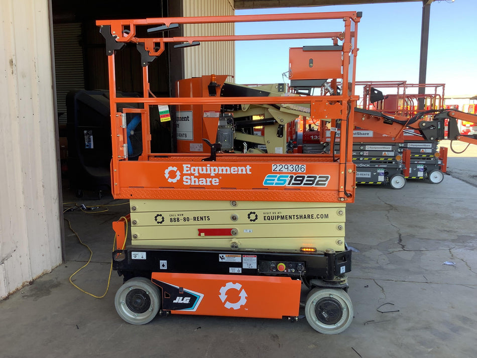 2022 JLG ES1932