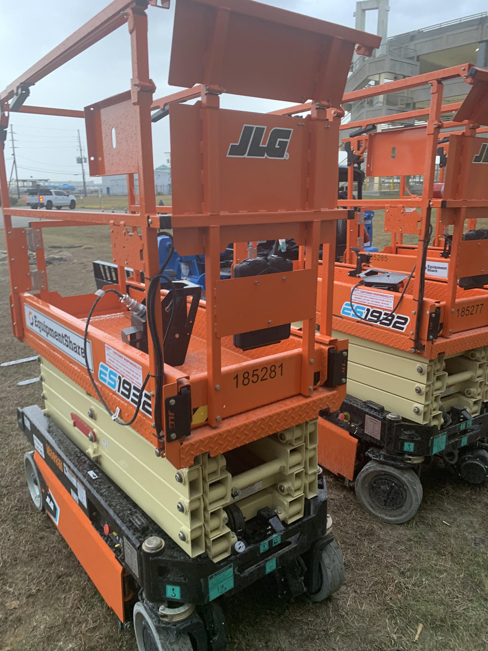 2021 JLG ES1932