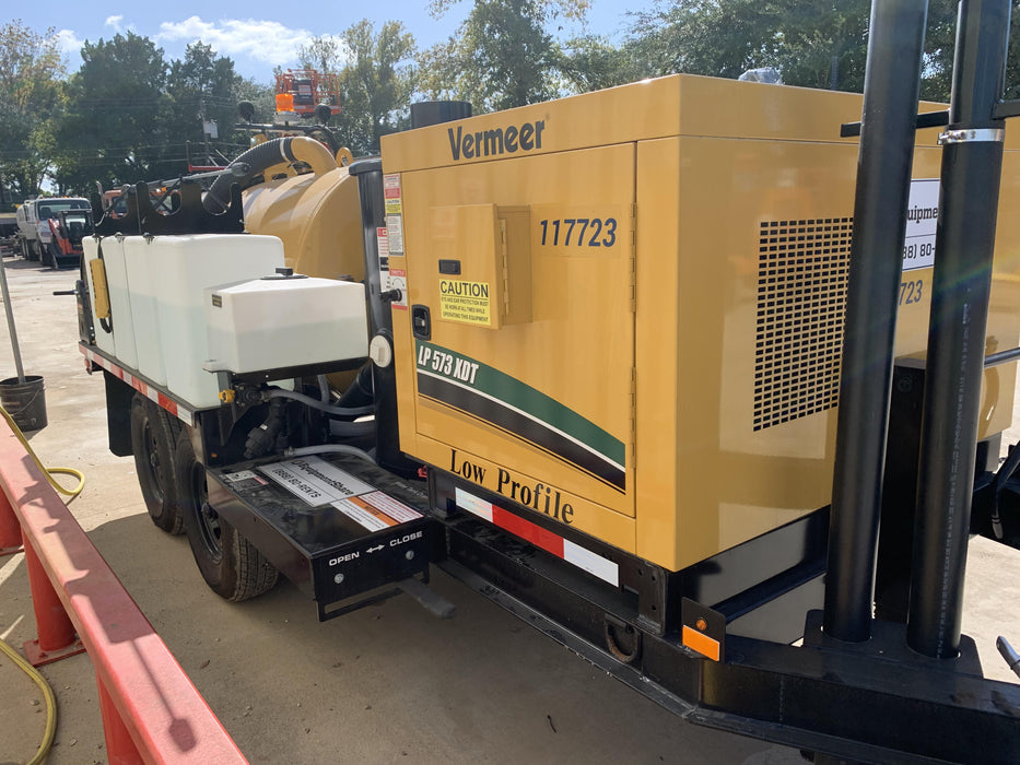 2020 Vac-Tron LP573XDT Tier 4 Kohler Diesel Engine, 500 Gallon Debris Tank w/ Hydraulic Tilt, two (2) 100 Gallon Water Tanks, Low Profile Torsion Axles (12,000 GVWR), Manual Jack Trailer