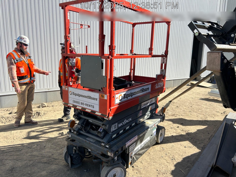 2020 Skyjack SJIII-3219 Solid NM Tires, Half height spring hinged entry gate, Dual Beacons, 800W Inverter