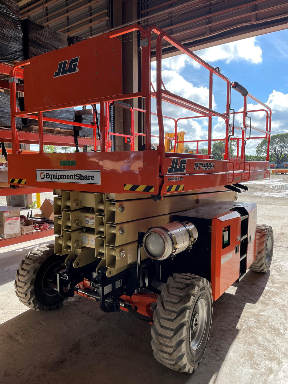 2022 JLG 4394RT