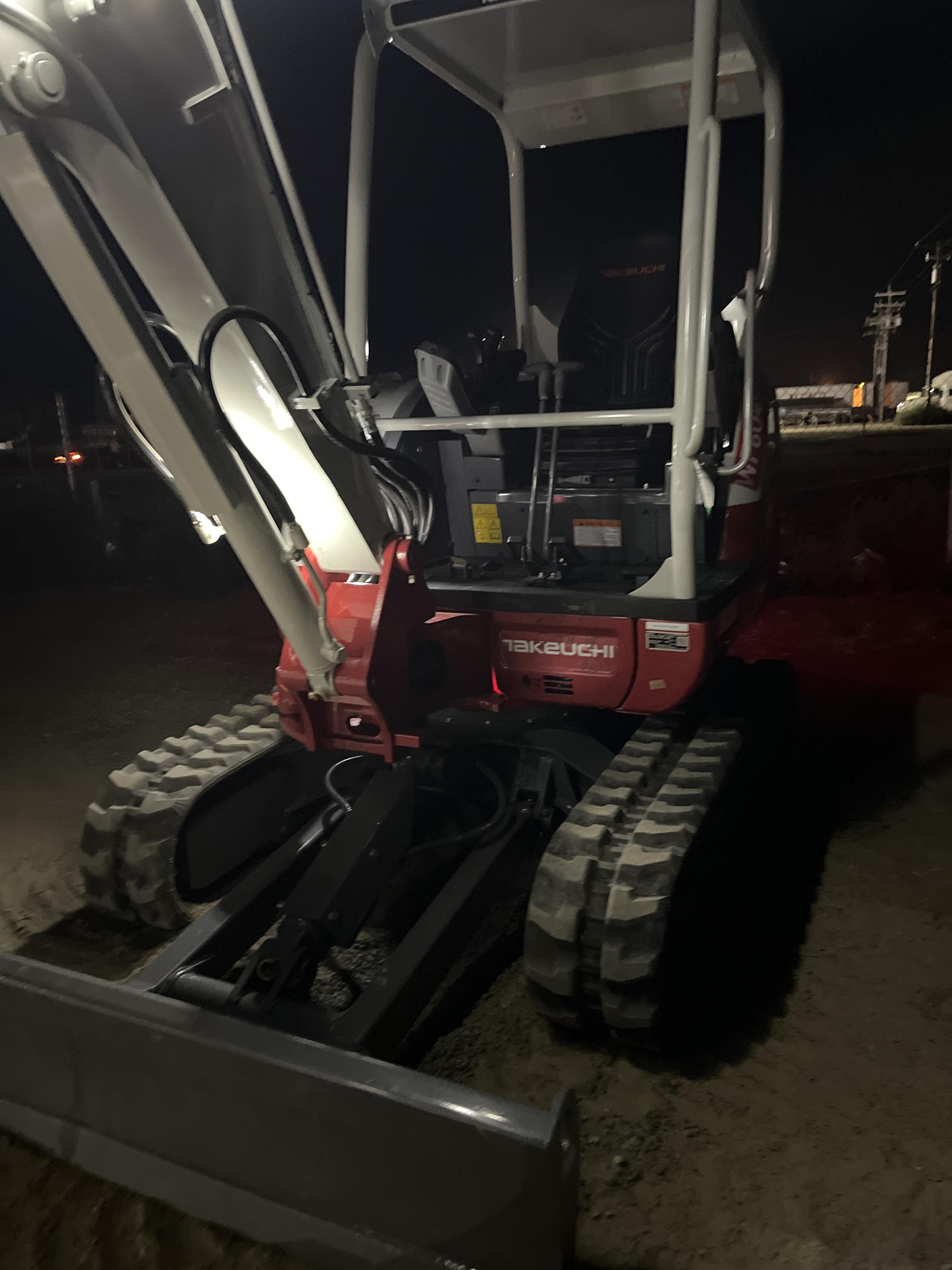 2024 TAKEUCHI TB235-2R