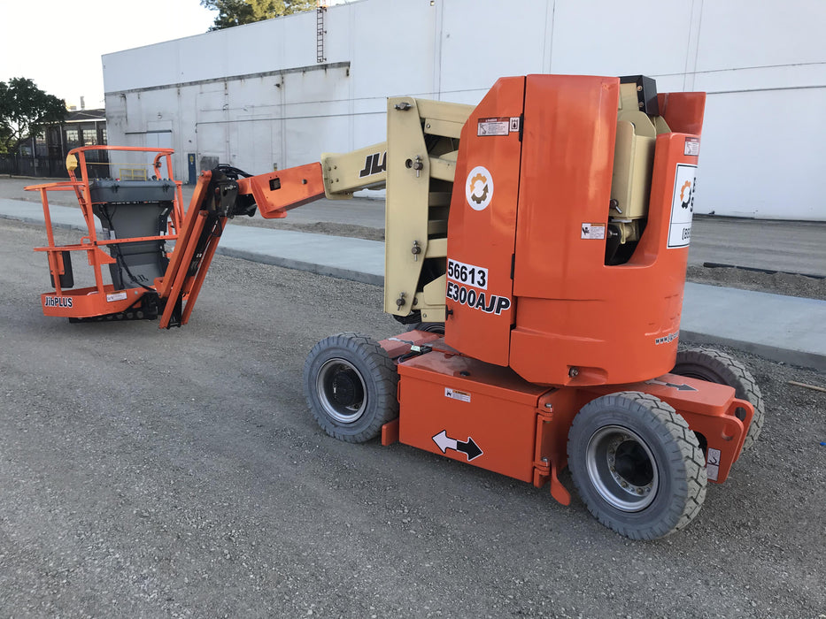 2020 JLG E300AJP
