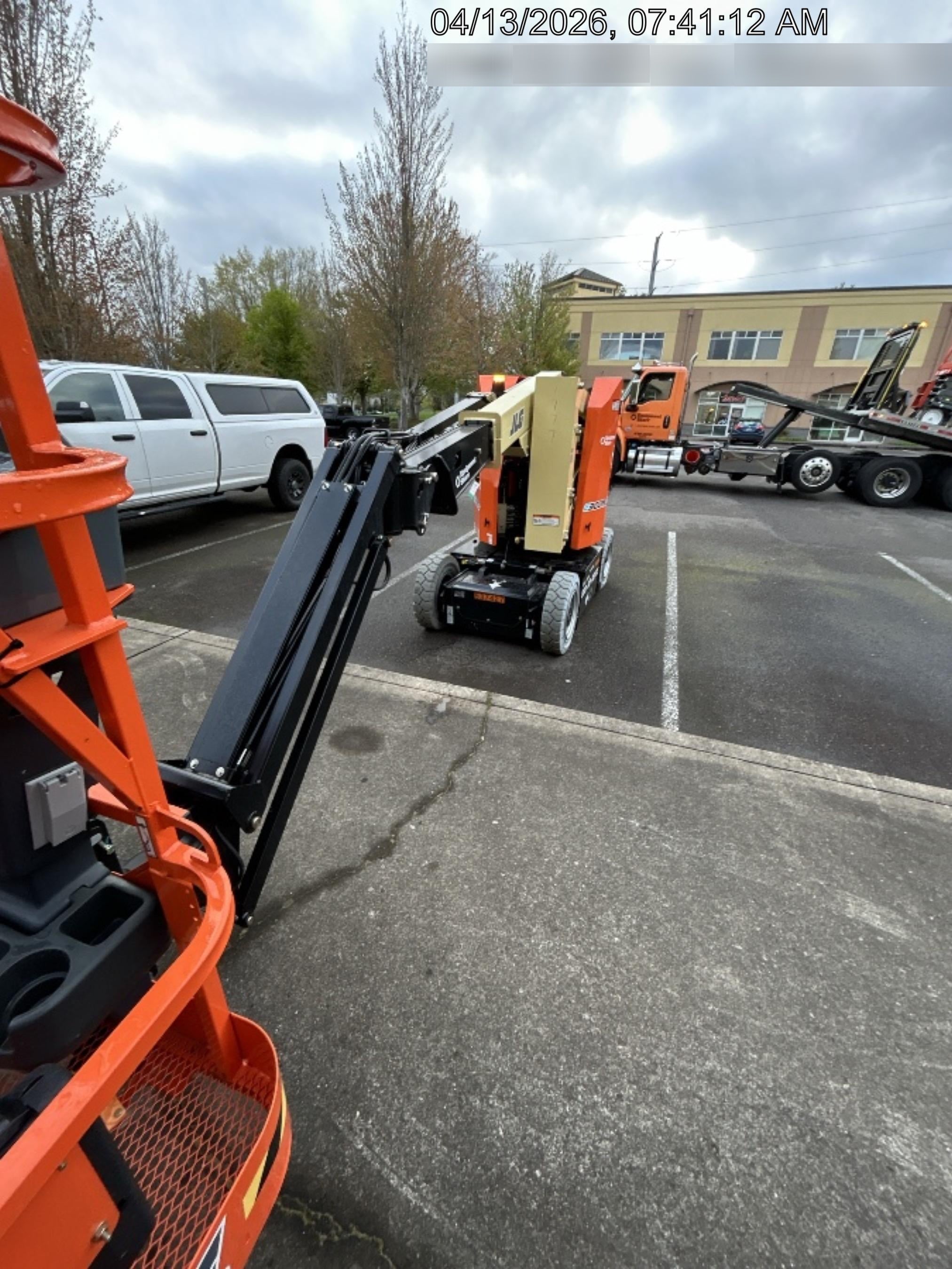 2025 JLG E300AJP