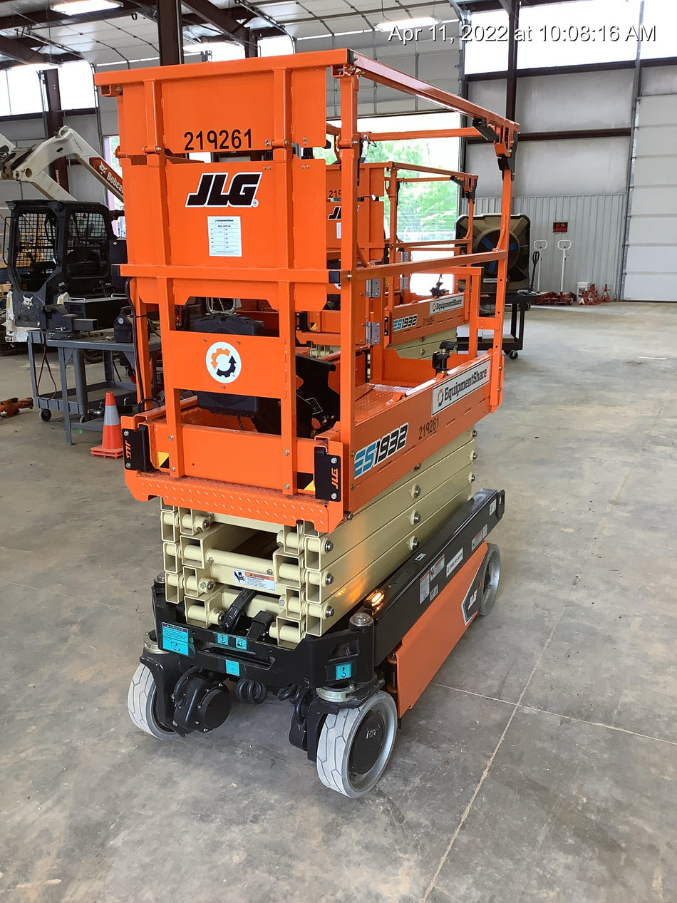 2022 JLG ES1932