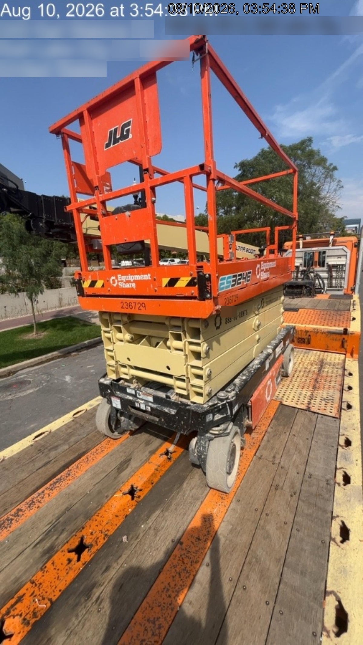2022 JLG ES3246