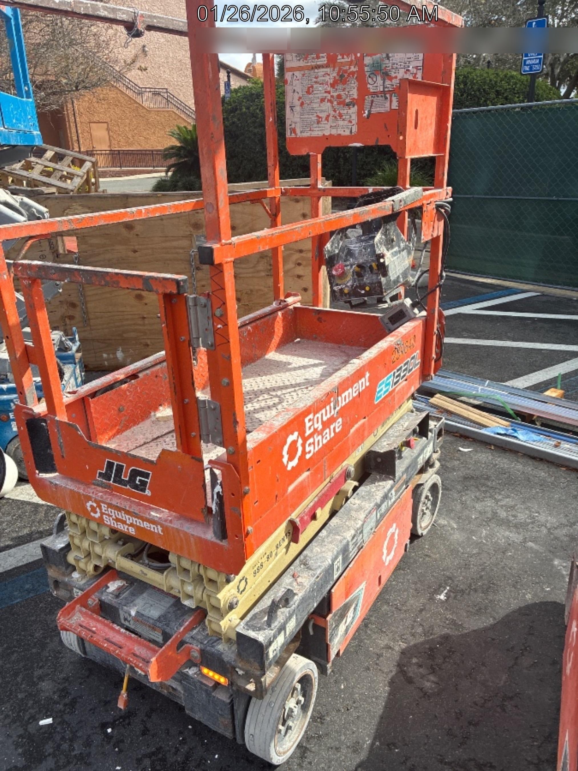 2022 JLG ES1330L