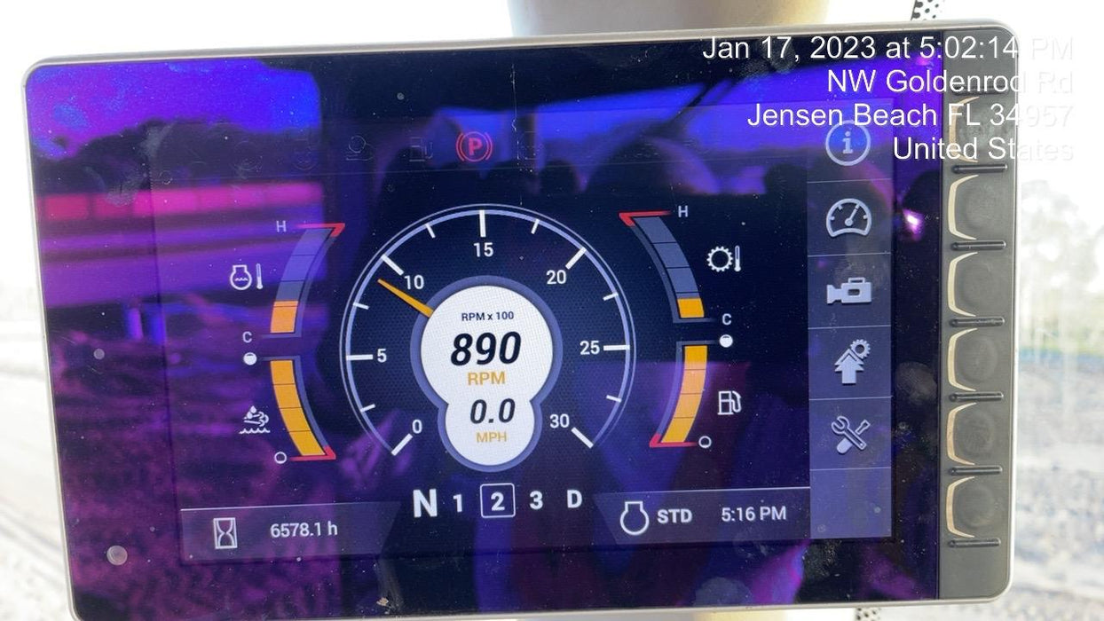 2017 Case 821G CLOSED CAB, JRB 418 STYLE HYD COUPLER