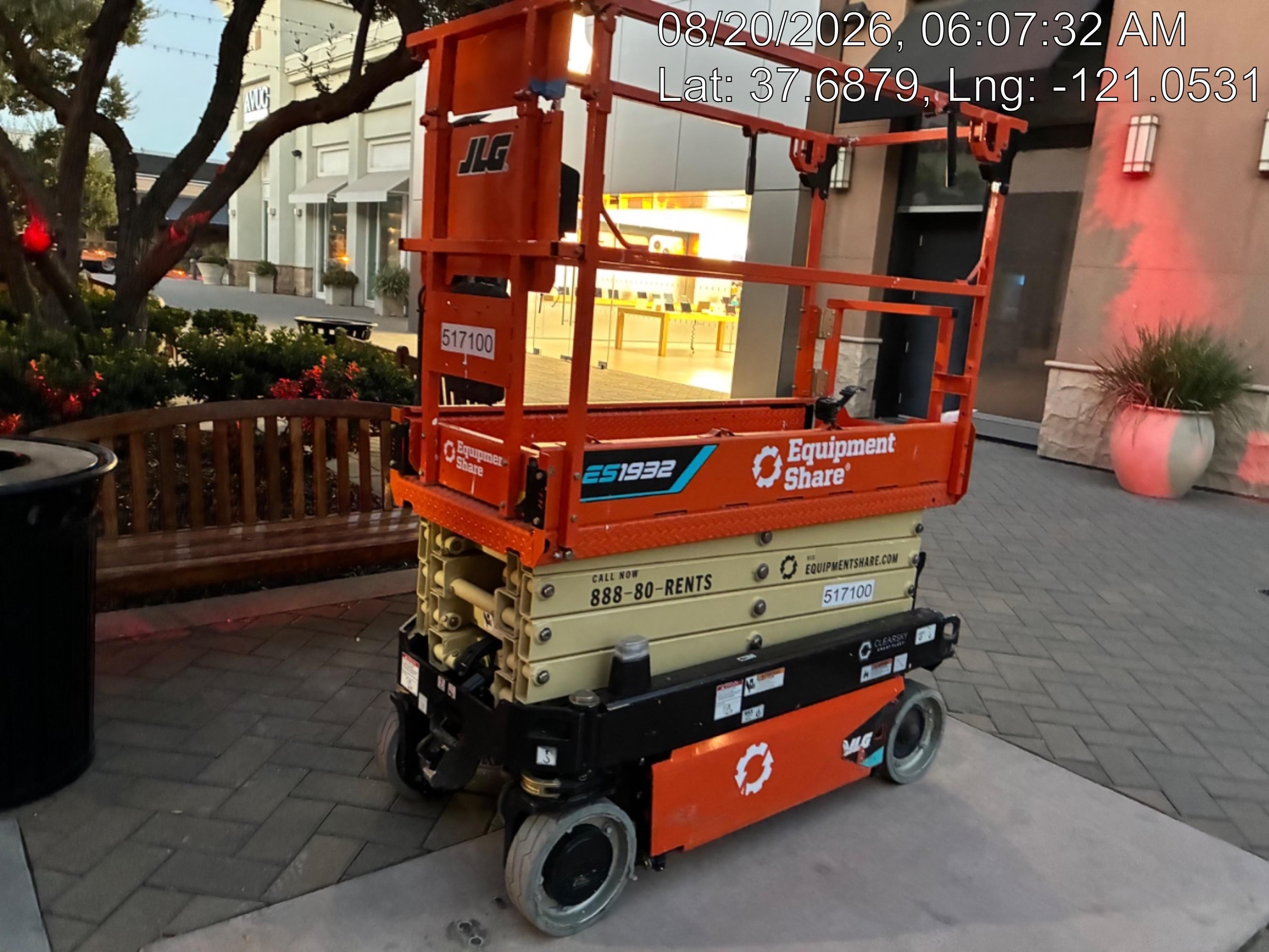 2025 JLG ES1932