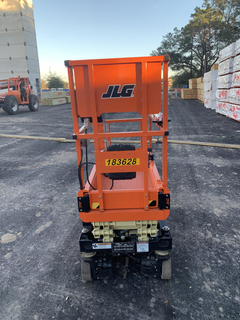 2021 JLG ES1330L
