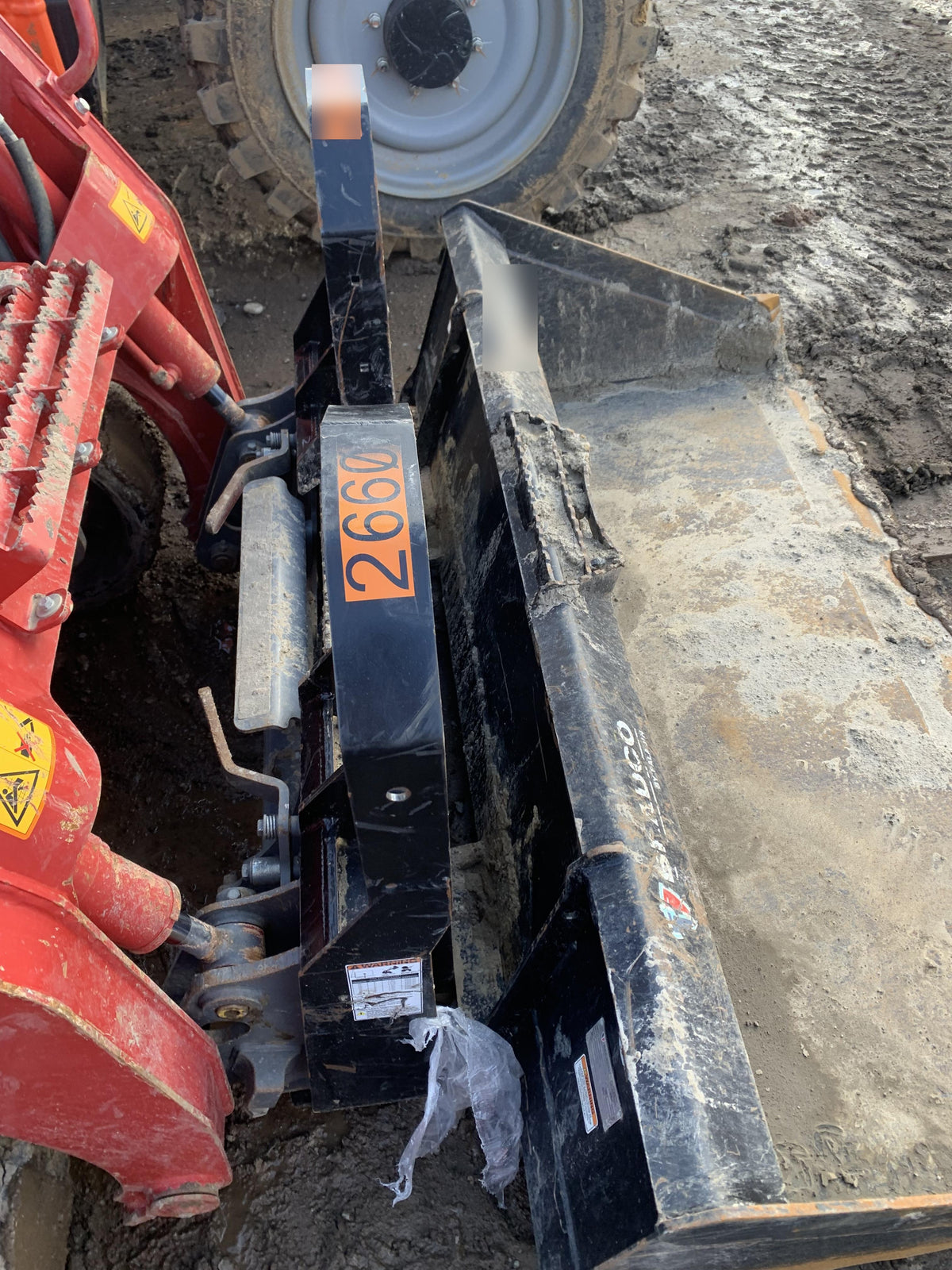 2022 TAKEUCHI 48" Pallet Forks - Takeuchi