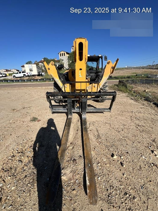 2019 JCB 512-56 Canopy, 109 HP, Solid Tires, STD Worklight, Beacon, Aux Hydraulics, Lifting Eye, Back up Alarm w/66" Carriage/60" Forks