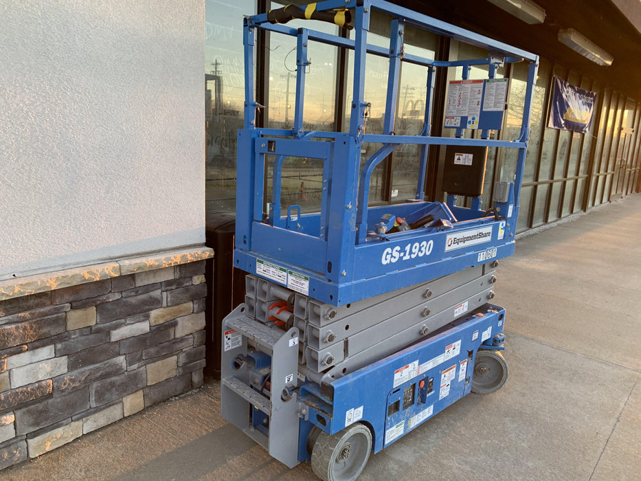 2020 Genie GS-1930 Solid Non Marking Tires, Beacon, Folding rails with half height swing gate