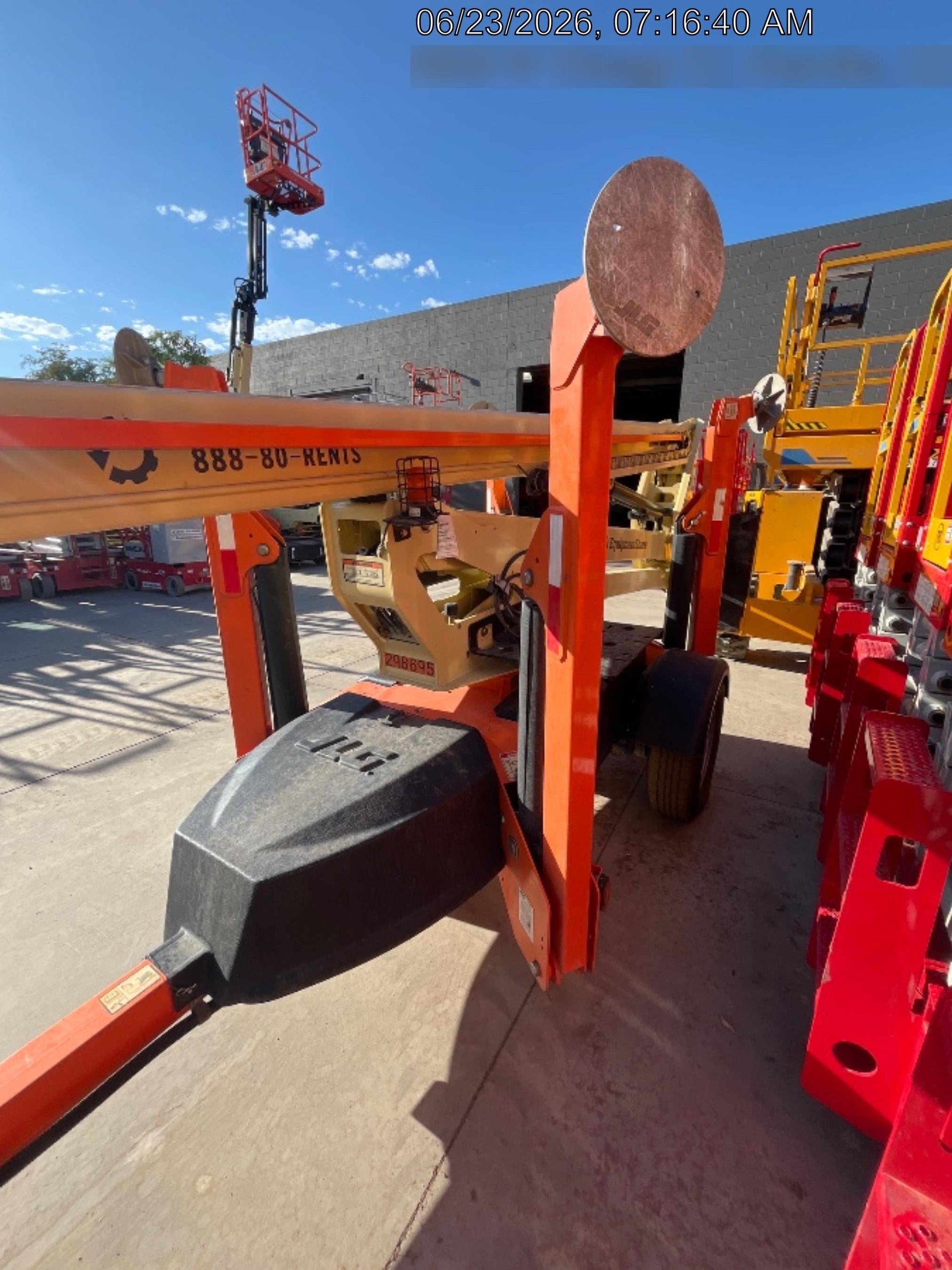 2023 JLG T500J