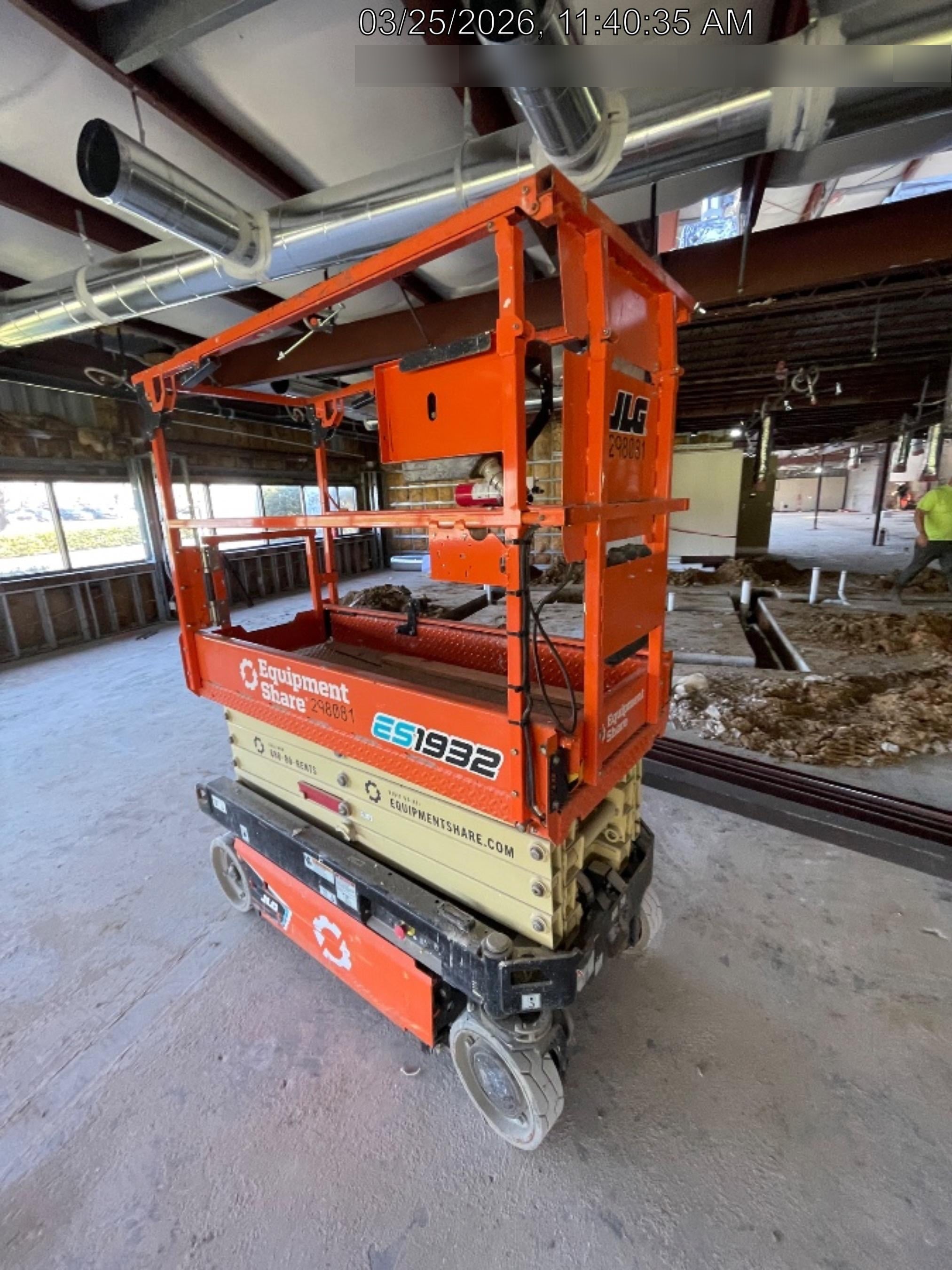 2023 JLG ES1932