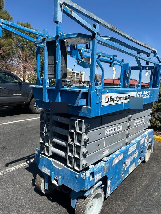 2018 Genie GS-3232 Genie GS-3232 w/Folding rails, Half height swing gate