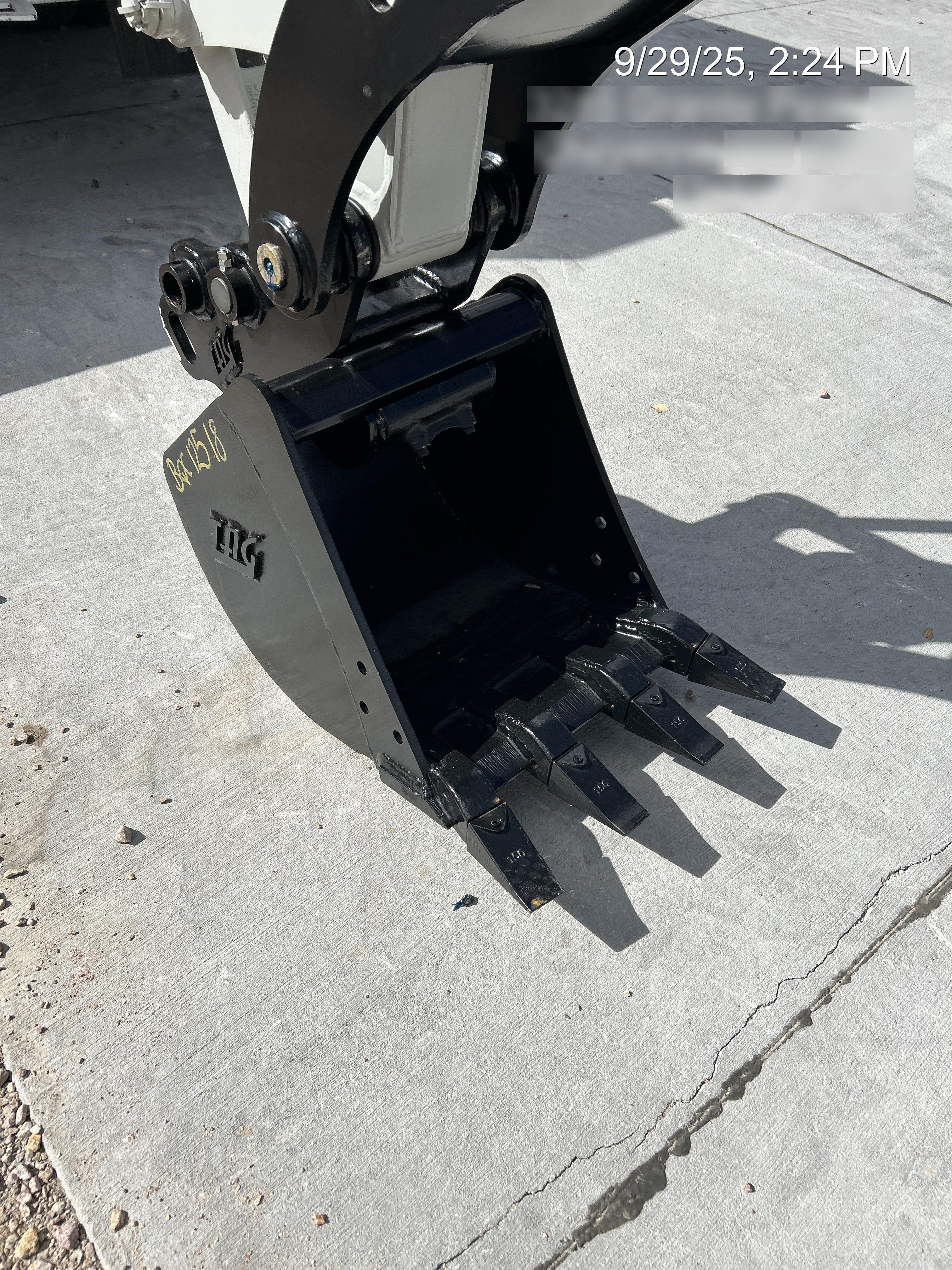 2025 TAKEUCHI 18" HD Bucket - Takeuchi
