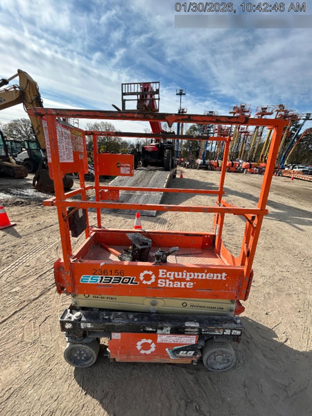 2022 JLG ES1330L