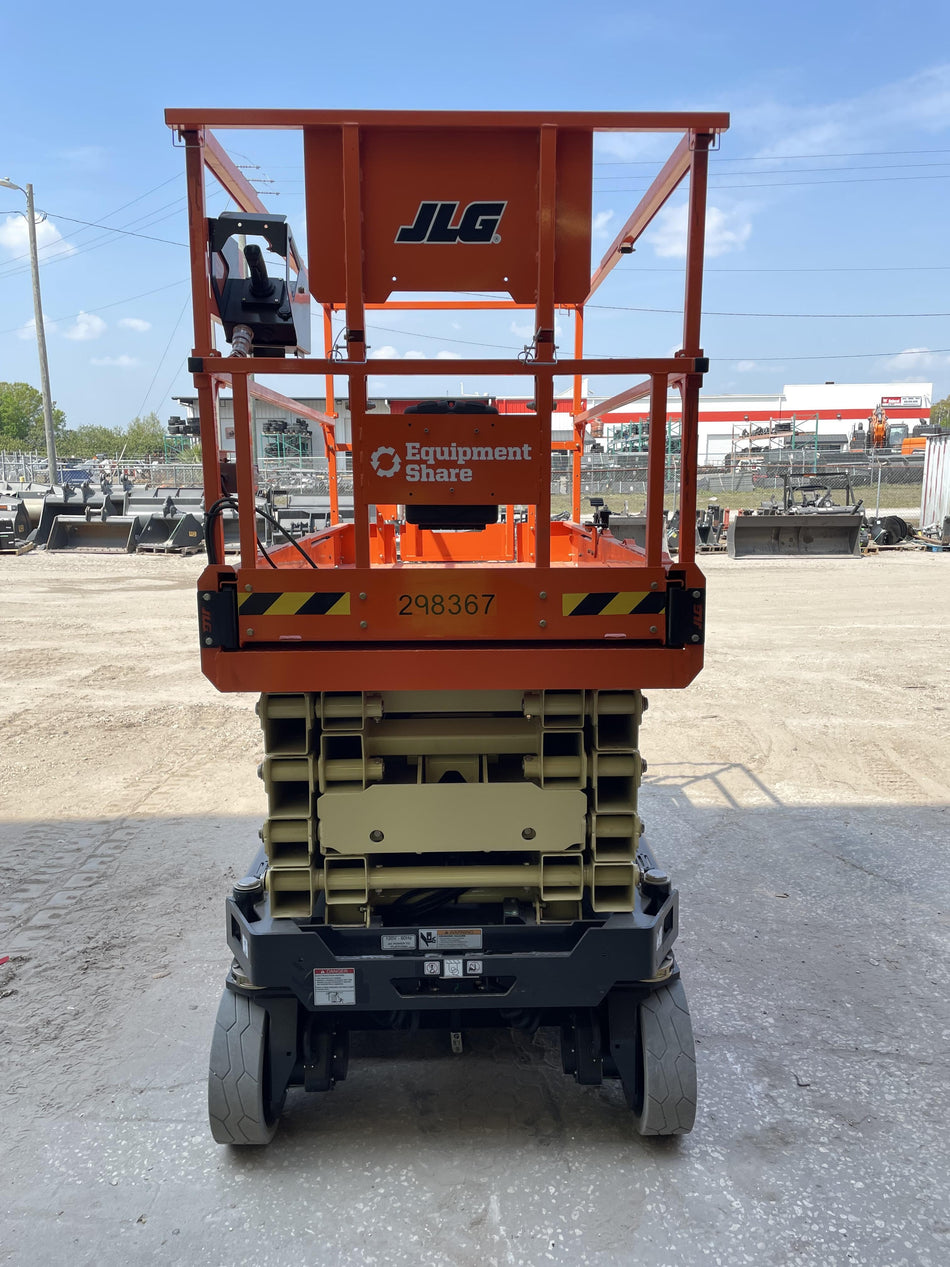 2023 JLG ES3246