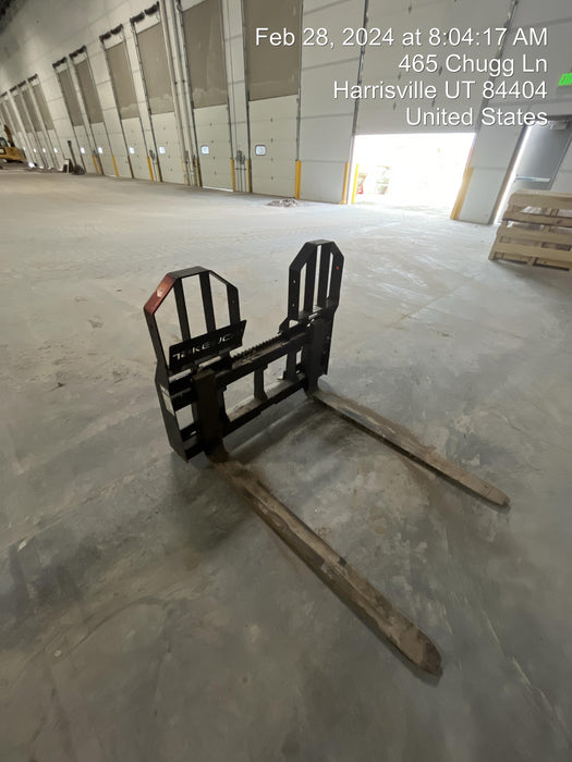 2021 TAKEUCHI 48" Pallet Forks - Takeuchi