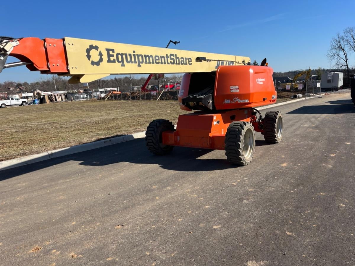 2022 JLG 660SJ