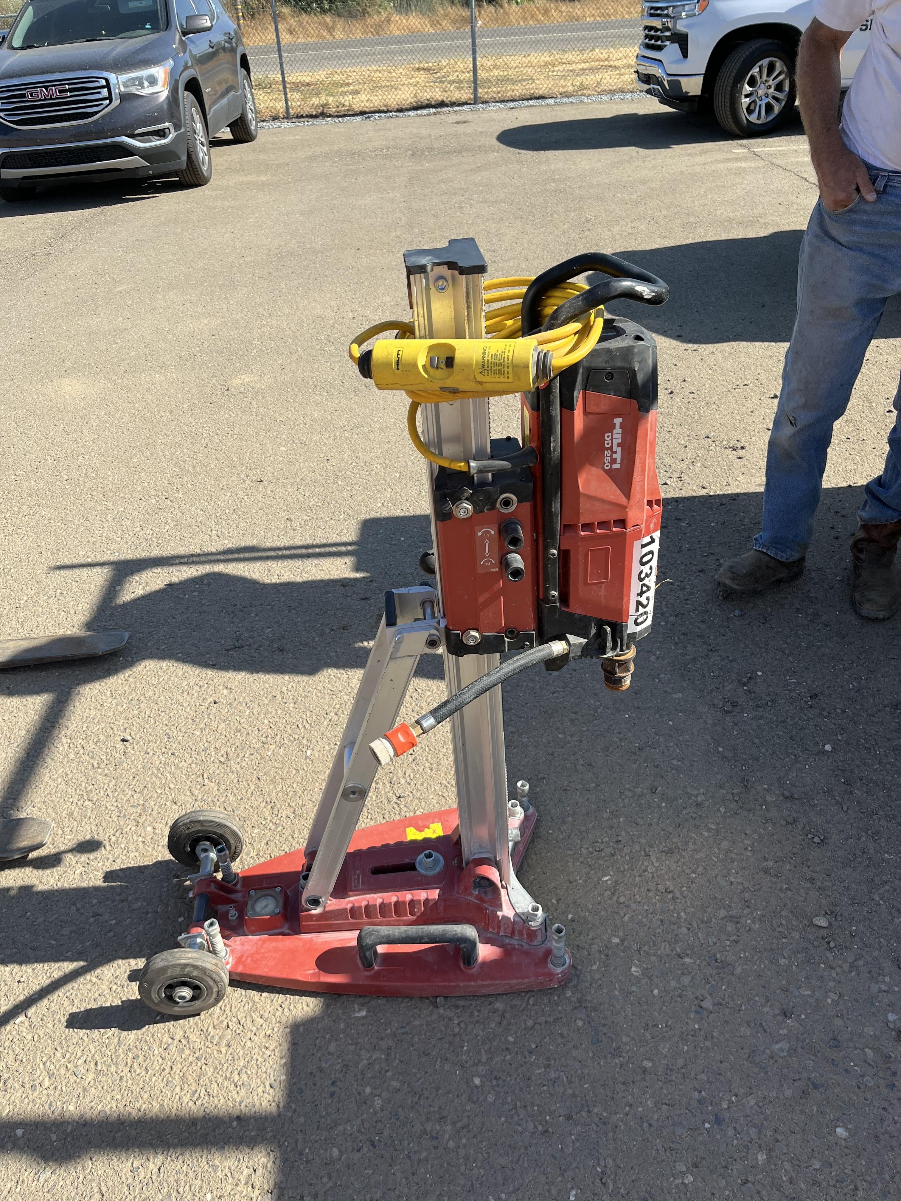 2020 HILTI DD250E