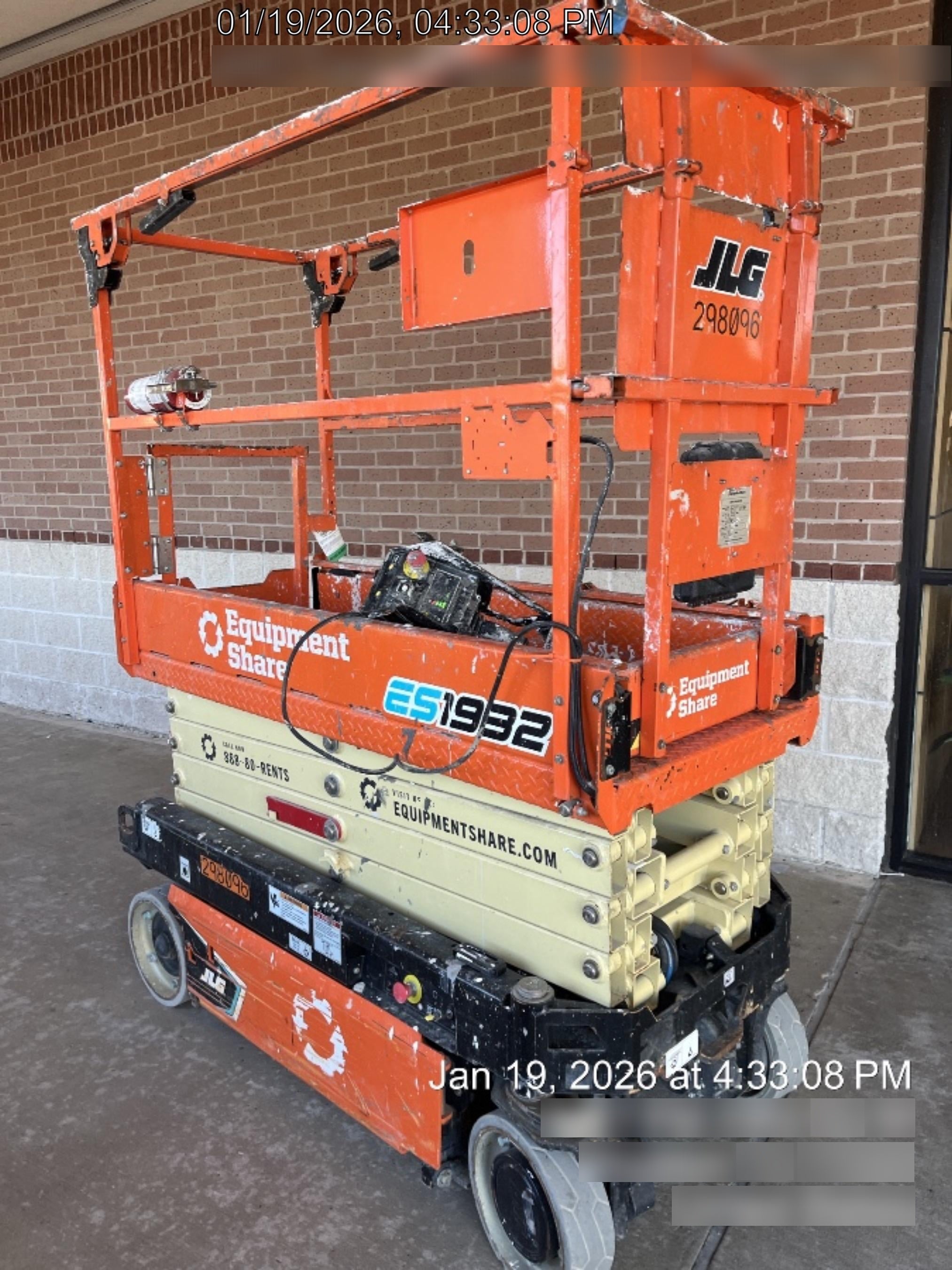 2023 JLG ES1932