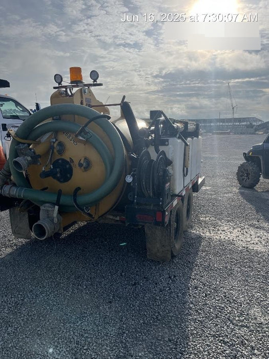 2023 VAC-TRON LP573XDT