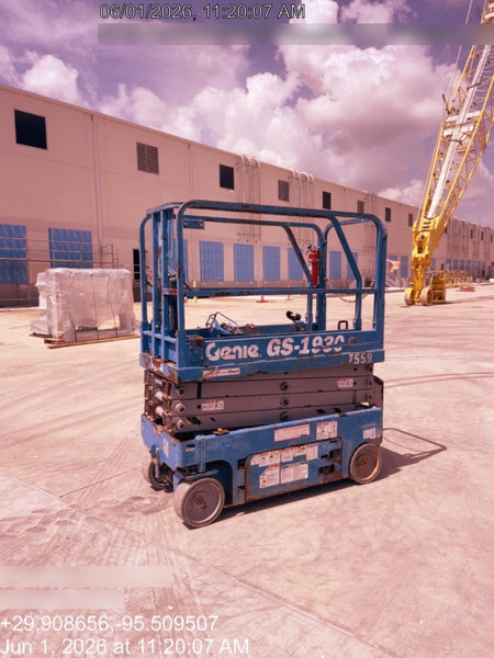 2017 Genie GS-1930 Genie GS-1930 Lift w/Fixed Rail and Chain Entry