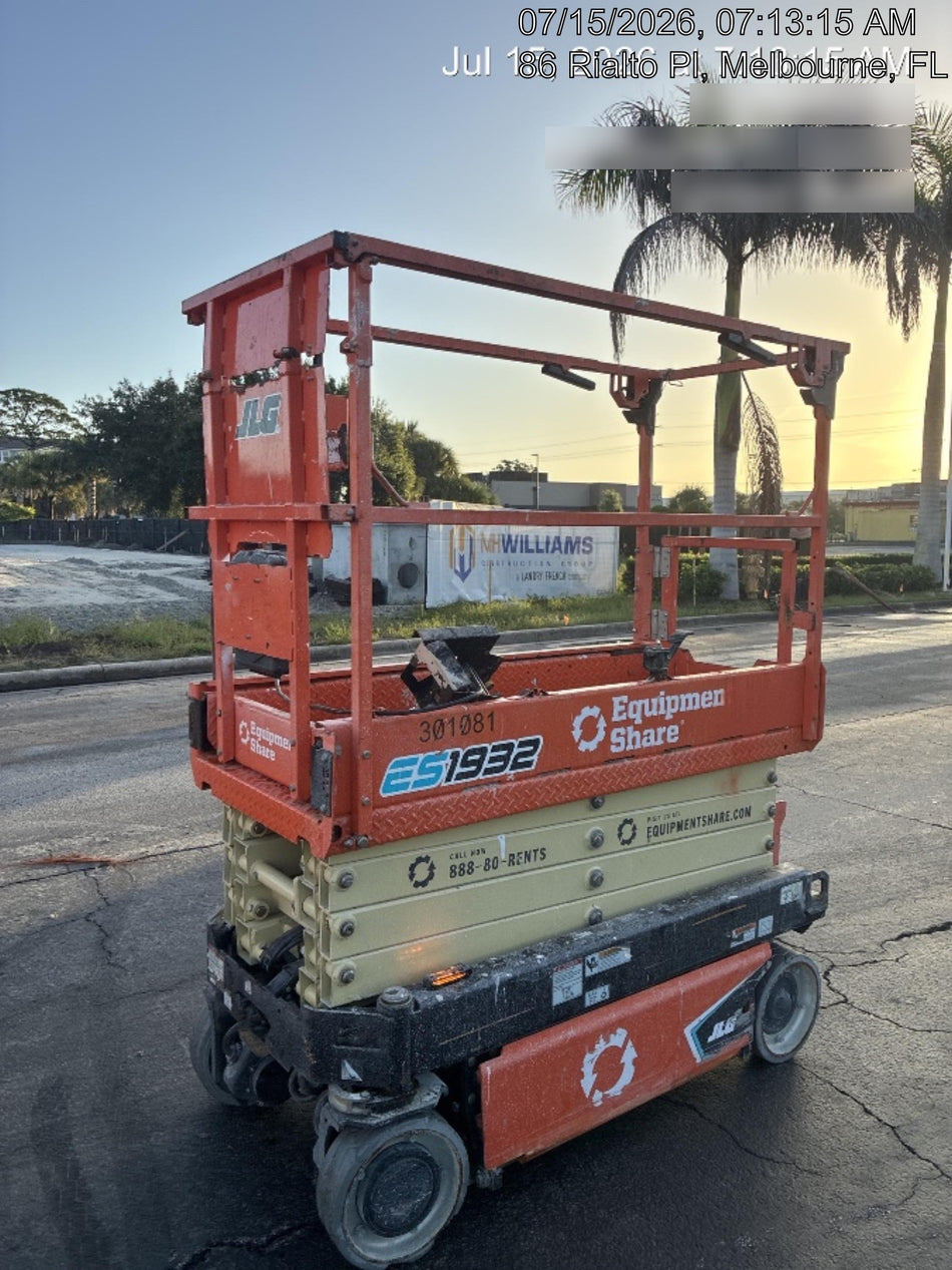 2023 JLG ES1932